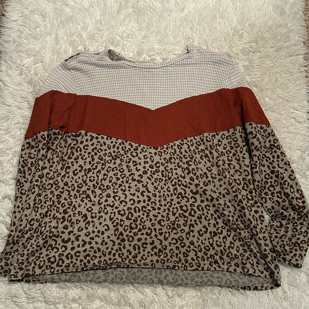 Source Unknown Red and Leopard Print Long Sleeve Top